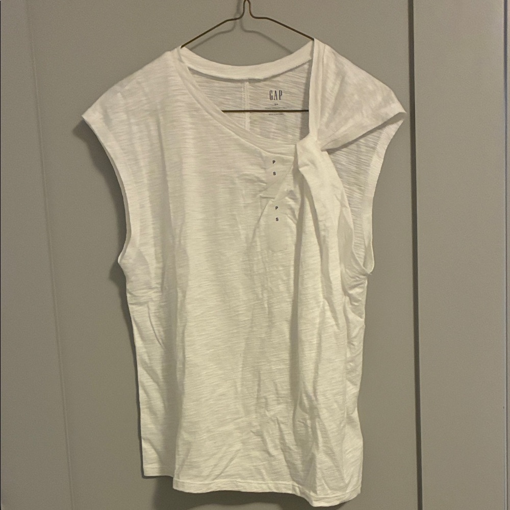 GAP Women's White T Size Small NWT